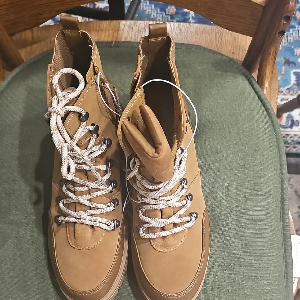 Tan Women's Lace-Up Boots